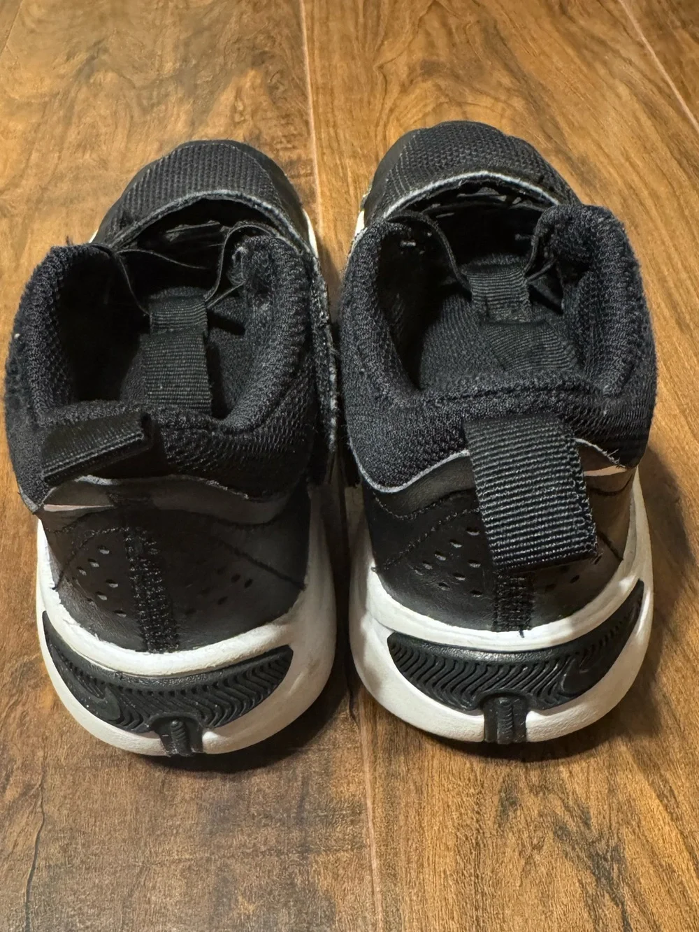 Nike Team Hustle D11 Stretch Lace Shoes size 13C black & white